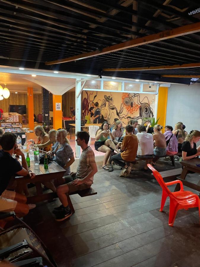 Revolution Koh Tao Hostel Exterior photo